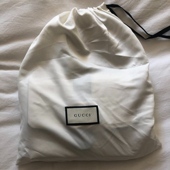 GUCCI | W&B Calf Leather Luxury Cross body Handbag | Arli Medium - Picture 12 of 13